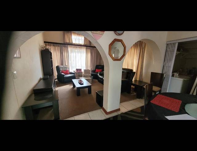 3 BEDROOM HOUSE FOR SALE IN GLENVISTA